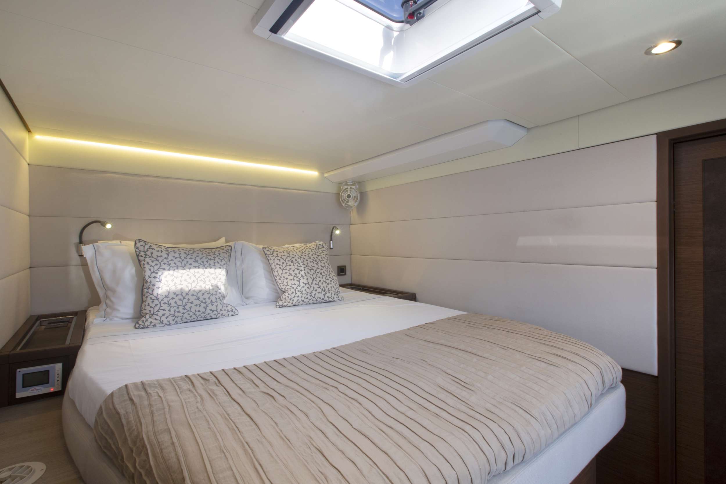 Charter Yacht PHANTOM - Lagoon 620 - 5 Cabins - Athens - Paros - Naxos - Greece