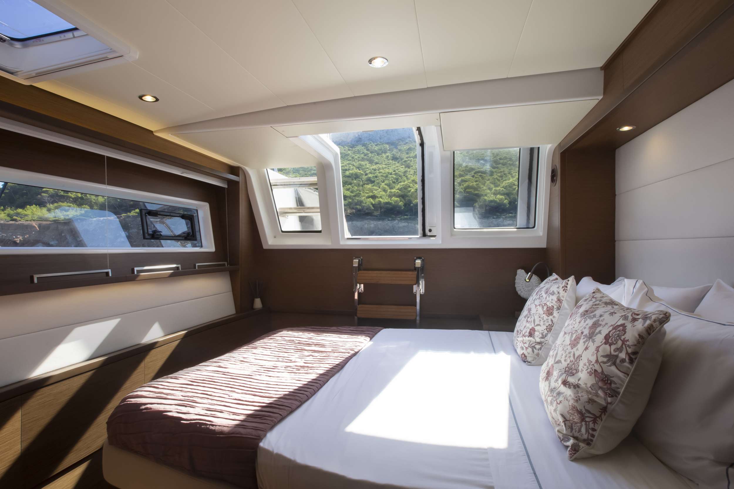 Charter Yacht PHANTOM - Lagoon 620 - 5 Cabins - Athens - Paros - Naxos - Greece