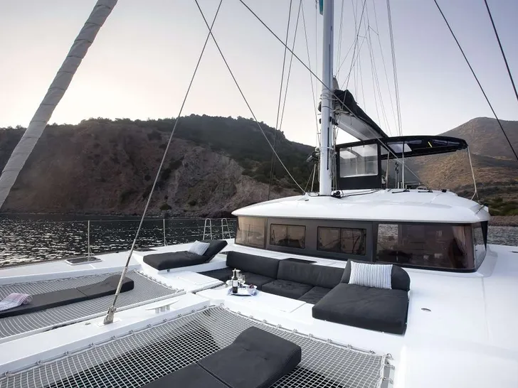 BOOM Lagoon 560 S2 - foredeck BOOM Lagoon 560 S2 - foredeck