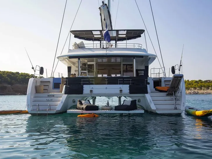 BOOM Lagoon 560 S2 - stern BOOM Lagoon 560 S2 - stern