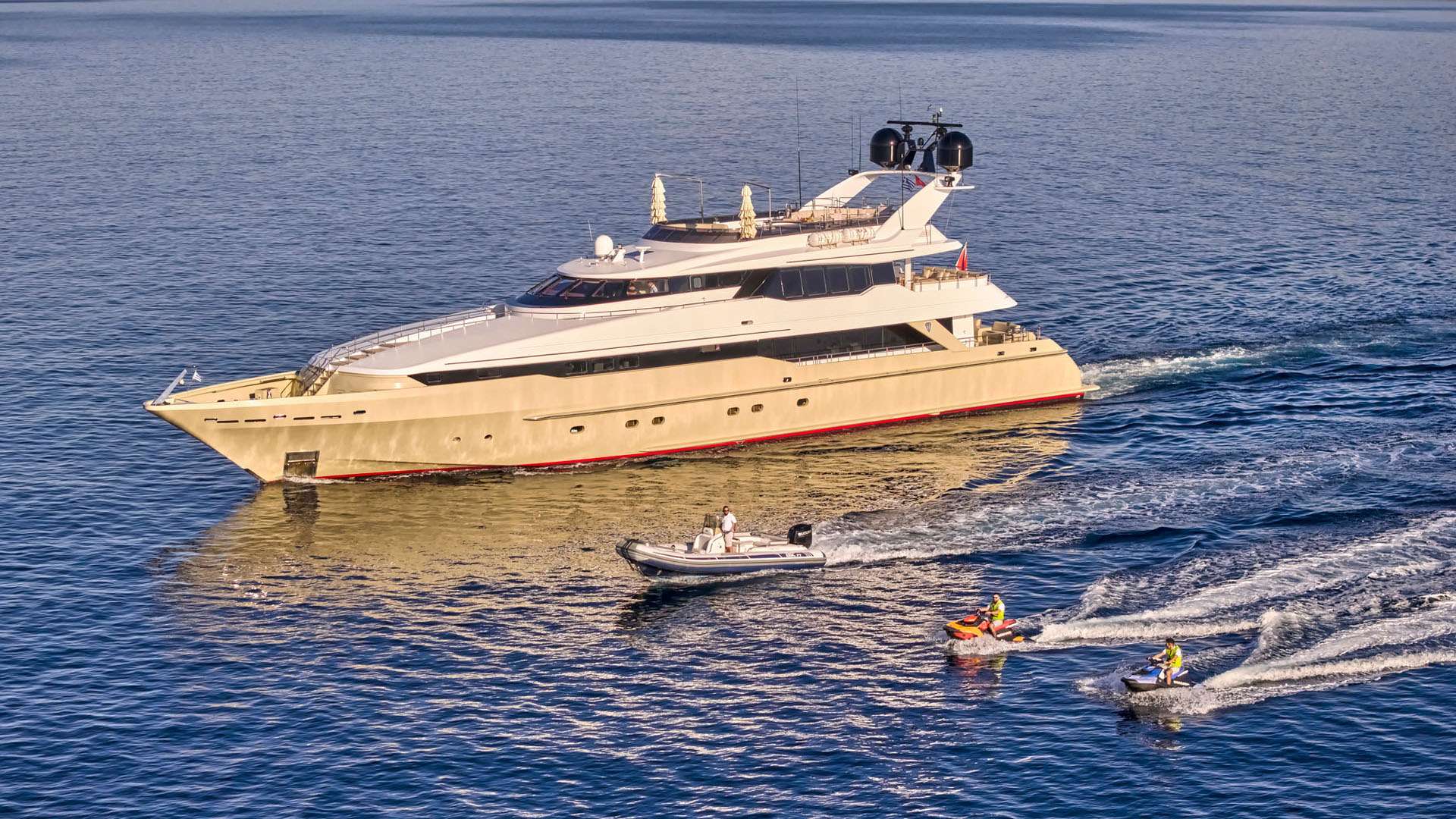 PROMETHEUS I Heesen 45m - cruising with the tender and jet skis