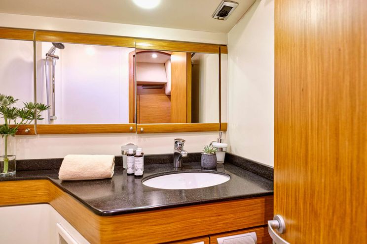 Charter Yacht SHOOTING STAR - Gianetti 65 - 3 Cabins - Athens - Mykonos - Kos - Lefkas - Greece