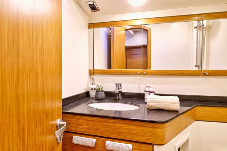 Charter Yacht SHOOTING STAR - Gianetti 65 - 3 Cabins - Athens - Mykonos - Kos - Lefkas - Greece