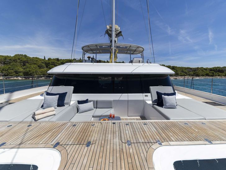 MR SI Sunreef 60 - foredeck seating MR SI Sunreef 60 - foredeck seating