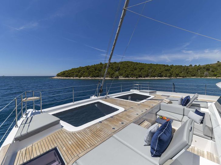 MR SI Sunreef 60 - foredeck MR SI Sunreef 60 - foredeck