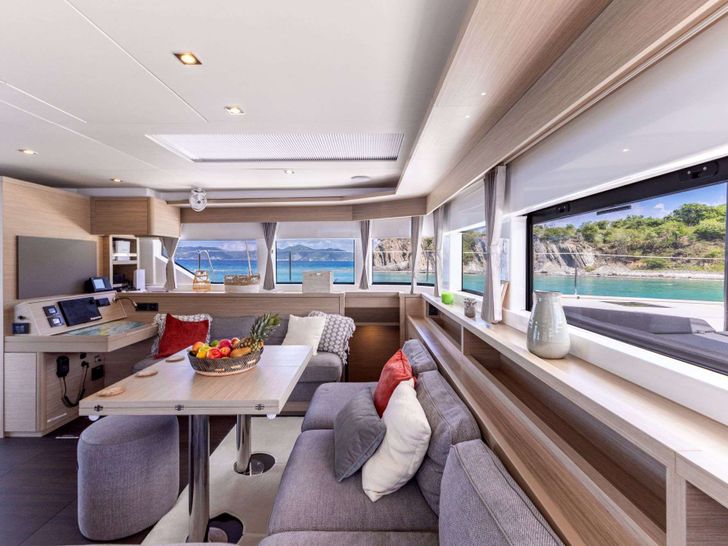 VALINOR Winter Lagoon 55 - saloon VALINOR Winter Lagoon 55 - saloon