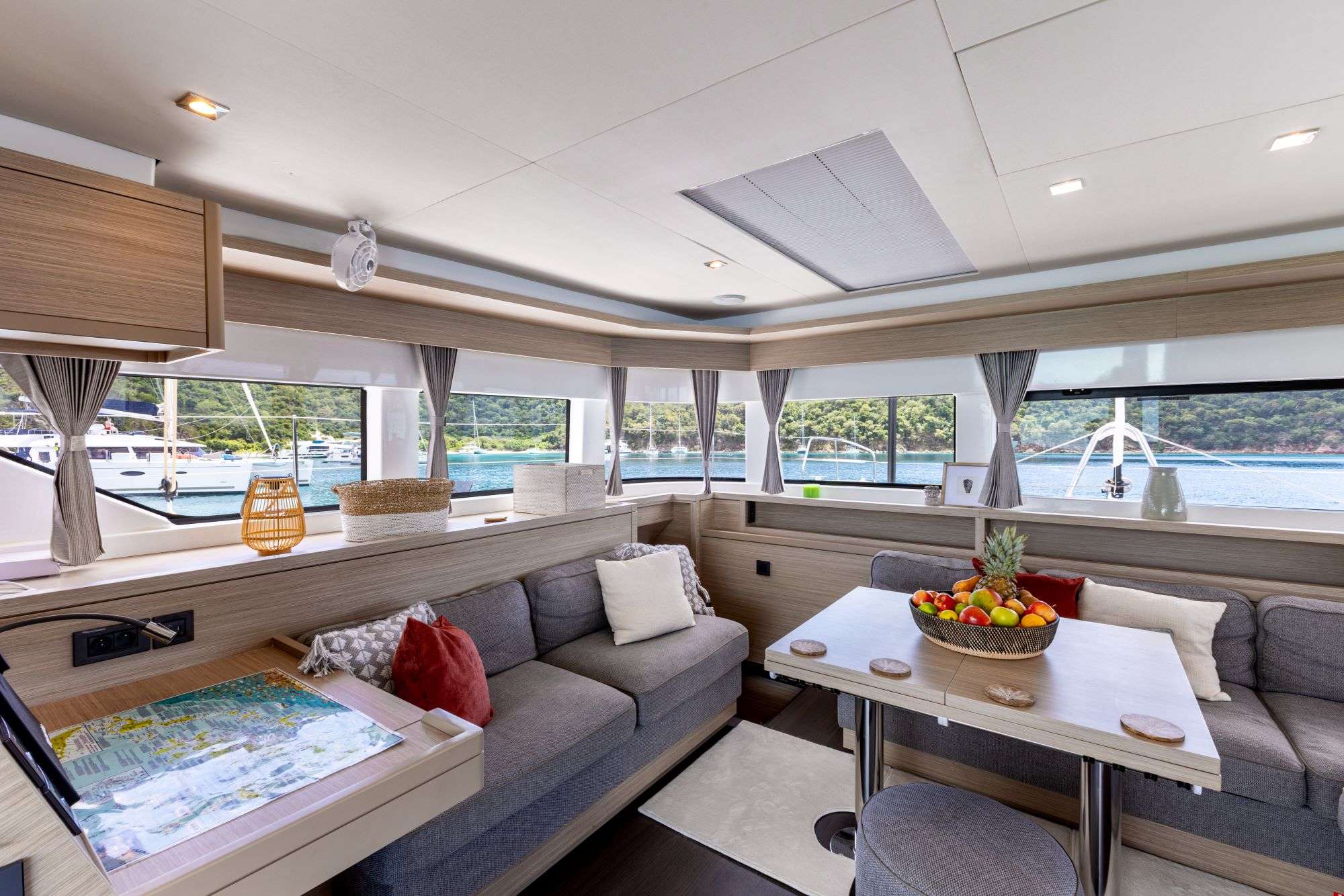 VALINOR Winter Lagoon 55 - saloon lounge