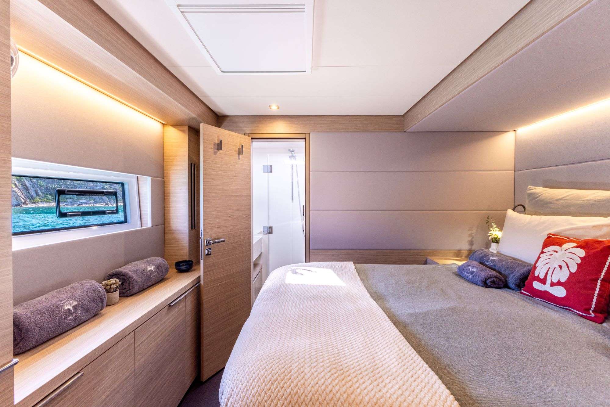 VALINOR Winter Lagoon 55 - master cabin