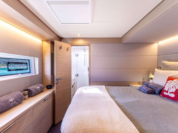 VALINOR Winter Lagoon 55 - master cabin VALINOR Winter Lagoon 55 - master cabin