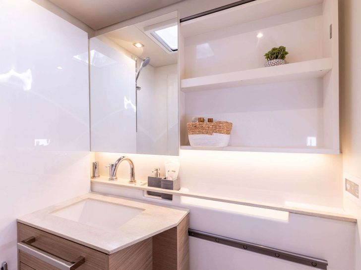 VALINOR Winter Lagoon 55 - VIP cabin 1 bathroom VALINOR Winter Lagoon 55 - VIP cabin 1 bathroom