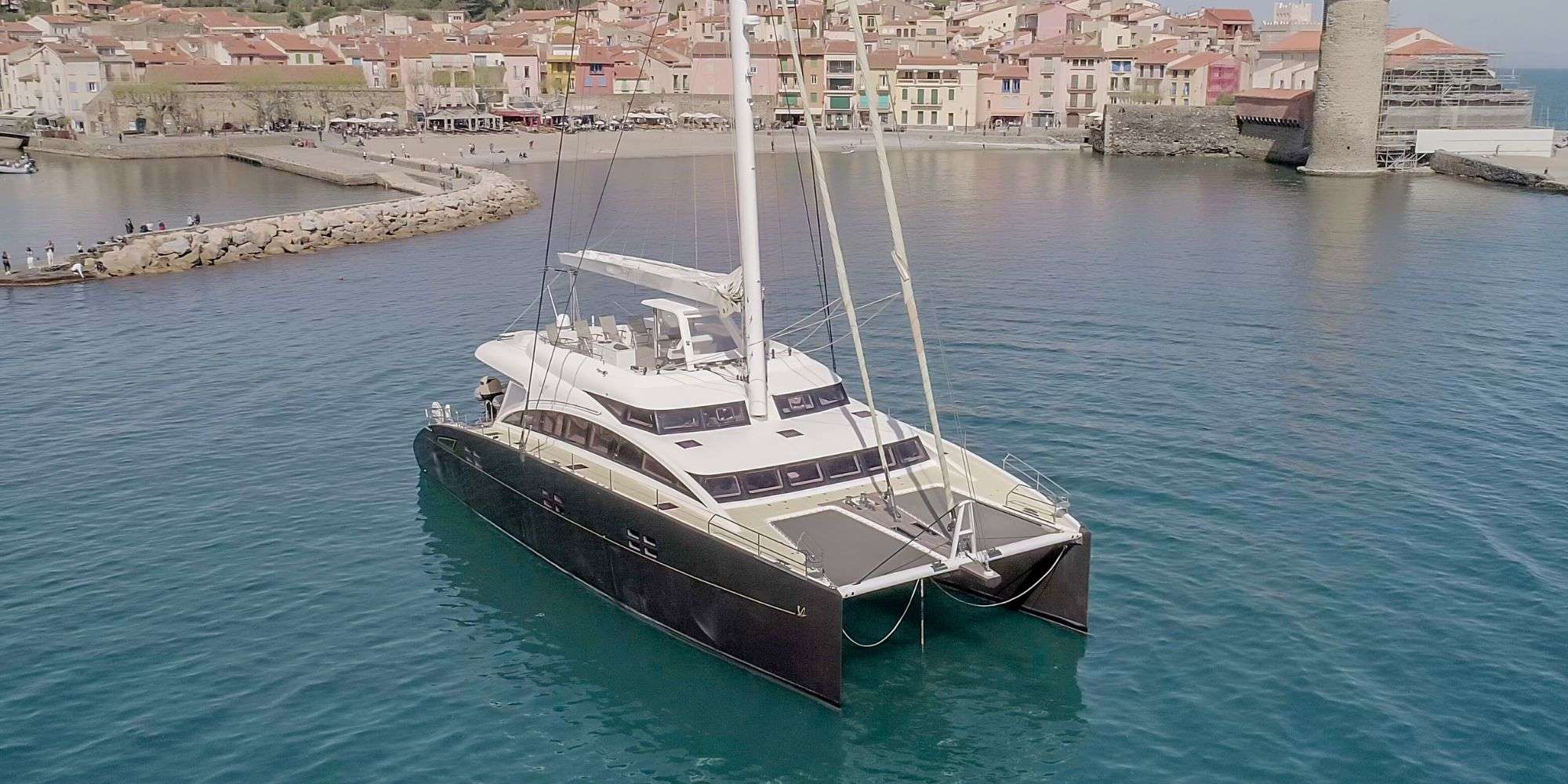 HOUBARA Sunreef 82 DD - profile