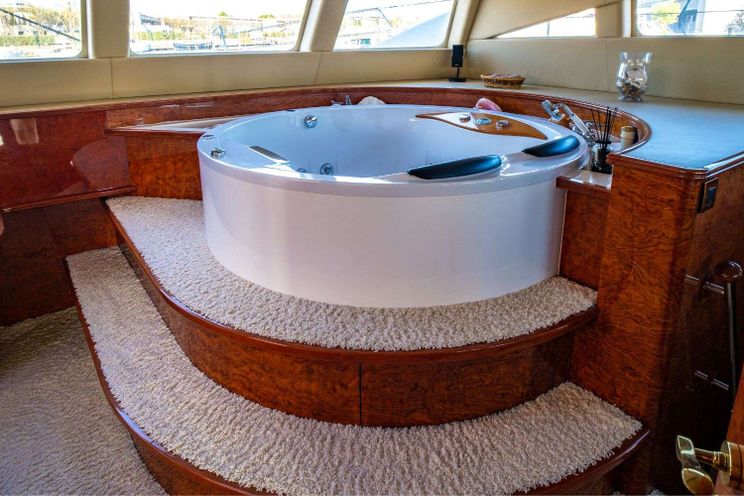 Charter Yacht HOUBARA - Sunreef 82 DD - 3 Cabins - Cannes - Monaco - St Tropez - French Riviera