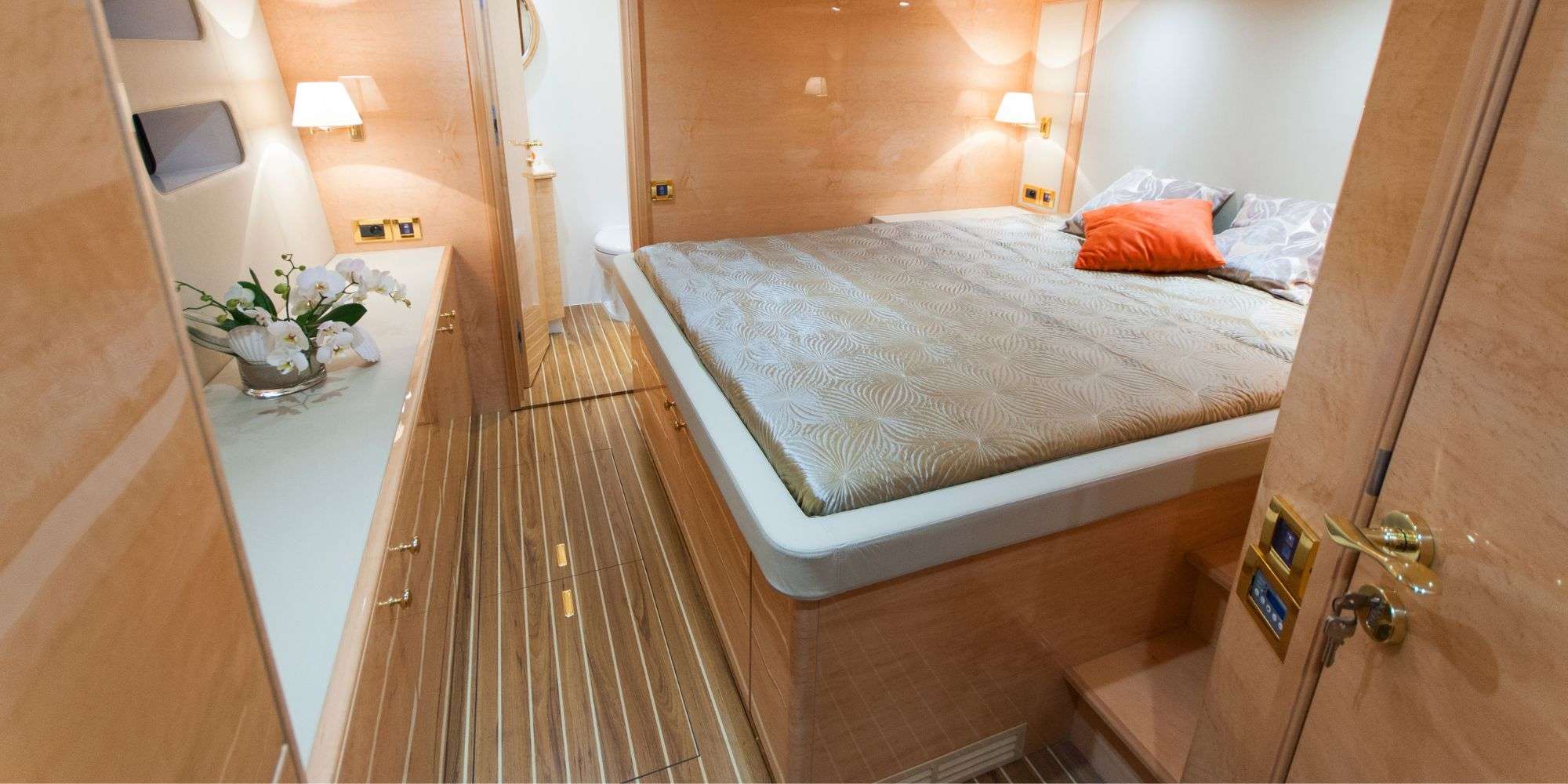 HOUBARA Sunreef 82 DD - VIP cabin