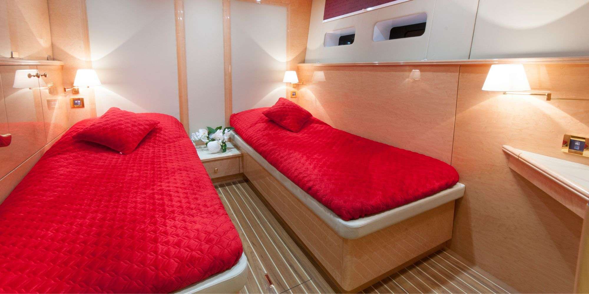 HOUBARA Sunreef 82 DD - twin cabin