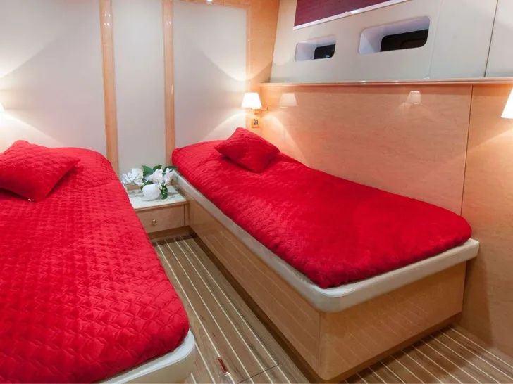 HOUBARA Sunreef 82 DD - twin cabin HOUBARA Sunreef 82 DD - twin cabin