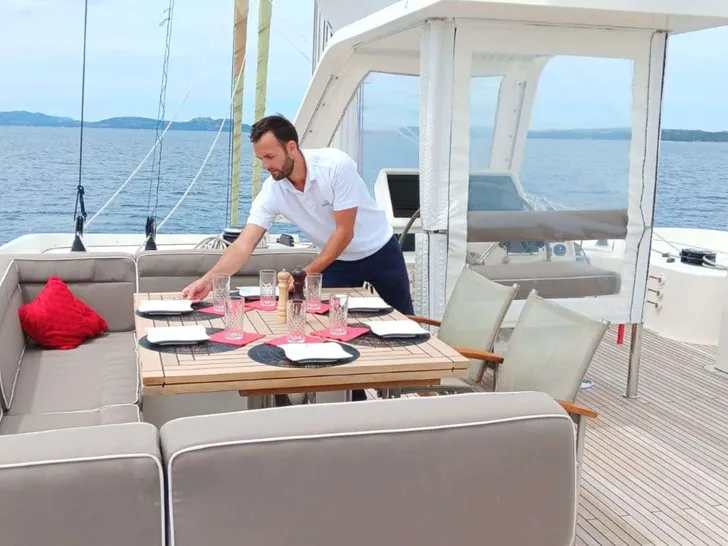 HOUBARA Sunreef 82 DD - flybridge alfresco lounge HOUBARA Sunreef 82 DD - flybridge alfresco lounge