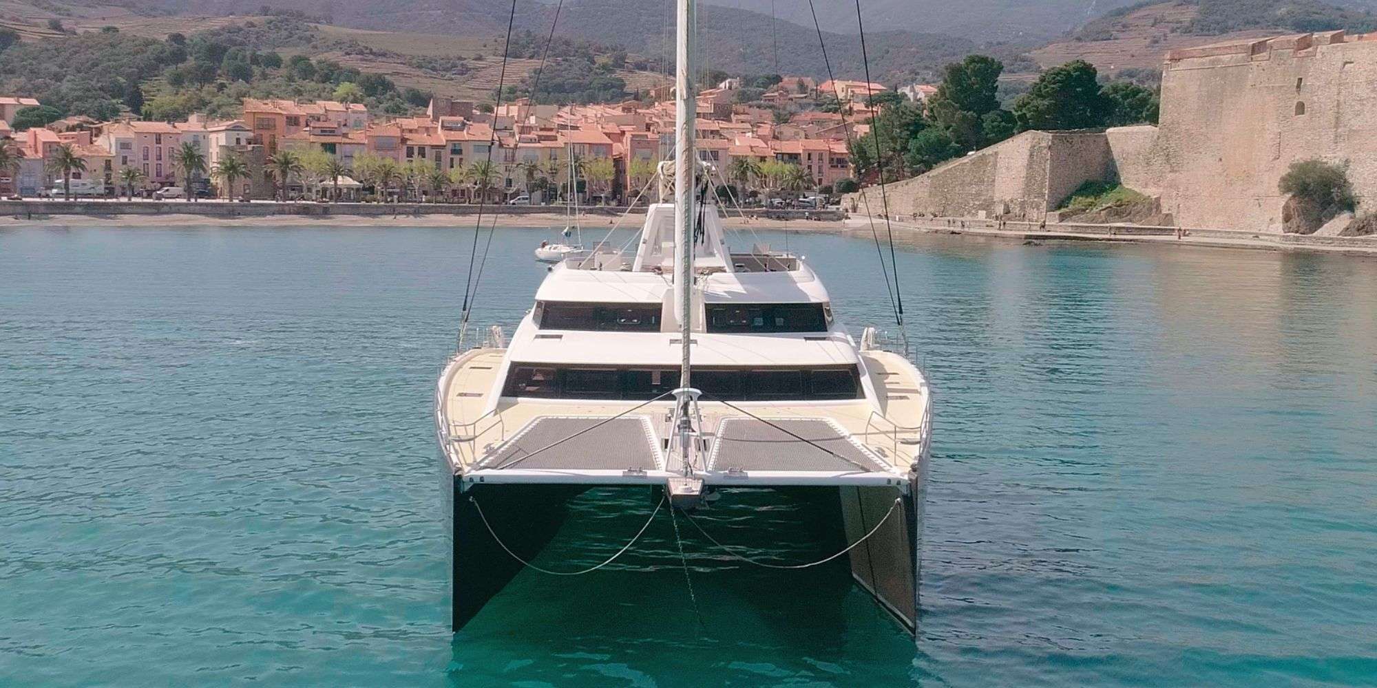 HOUBARA Sunreef 82 DD - bow view
