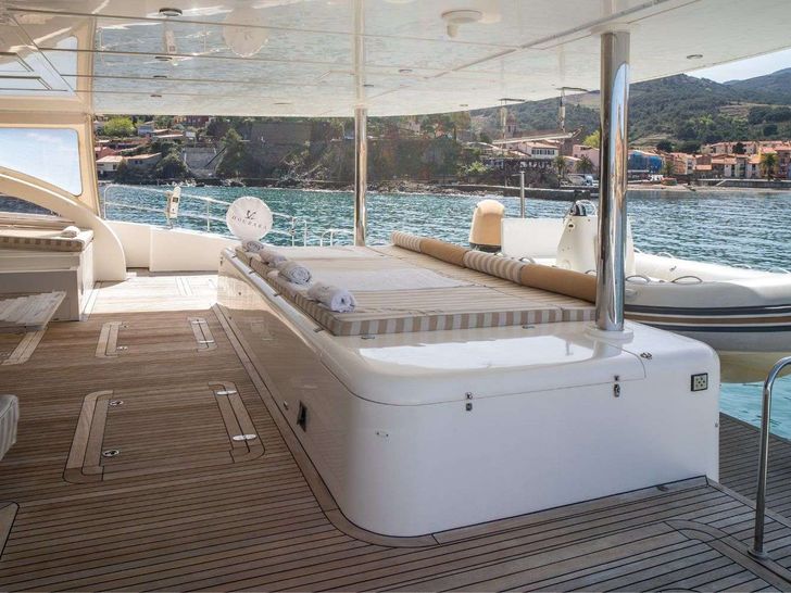 HOUBARA Sunreef 82 DD - aft deck sun bed HOUBARA Sunreef 82 DD - aft deck sun bed