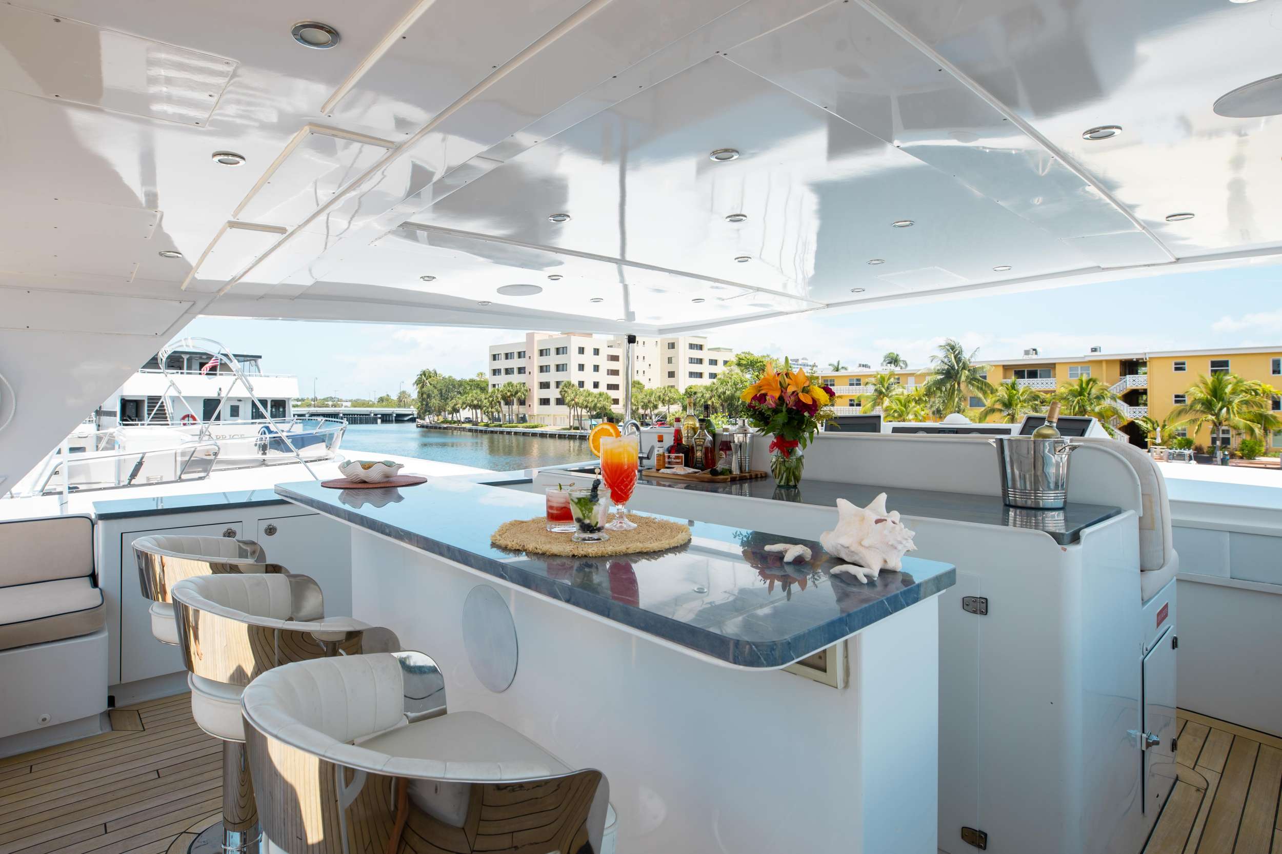 Charter Yacht A PLACE IN THE SUN - Broward 100 - 5 Cabins - Nassau - Exumas - Bahamas