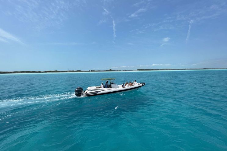 Charter Yacht A PLACE IN THE SUN - Broward 100 - 5 Cabins - Nassau - Exumas - Bahamas