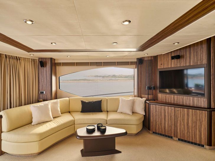 M FIVE Sunseeker 75 Yacht - saloon couch M FIVE Sunseeker 75 Yacht - saloon couch