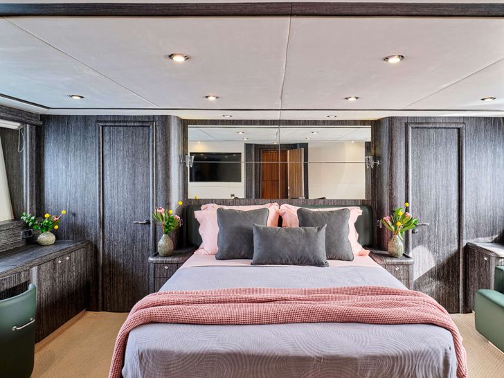 M FIVE Sunseeker 75 Yacht - master cabin M FIVE Sunseeker 75 Yacht - master cabin