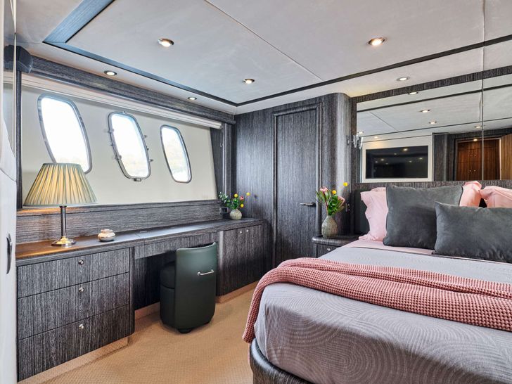 M FIVE Sunseeker 75 Yacht - master cabin vanity M FIVE Sunseeker 75 Yacht - master cabin vanity