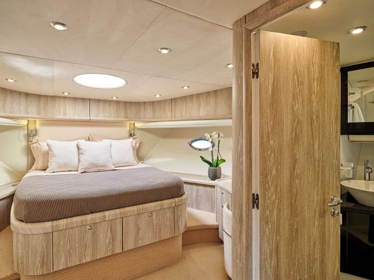 M FIVE Sunseeker 75 Yacht - VIP cabin M FIVE Sunseeker 75 Yacht - VIP cabin