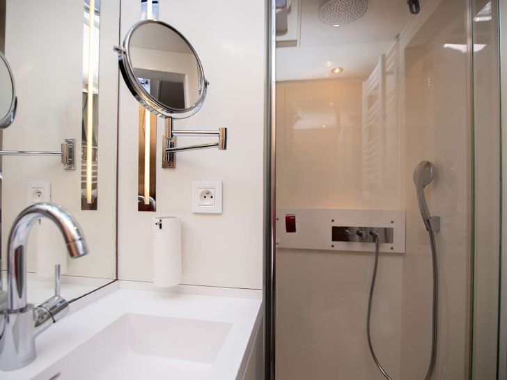 BUBBvLES CNB 76 - VIP cabin 1 bathroom BUBBvLES CNB 76 - VIP cabin 1 bathroom