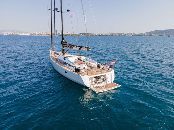 BUBBLES CNB 76 - anchored aft view BUBBLES CNB 76 - anchored aft view