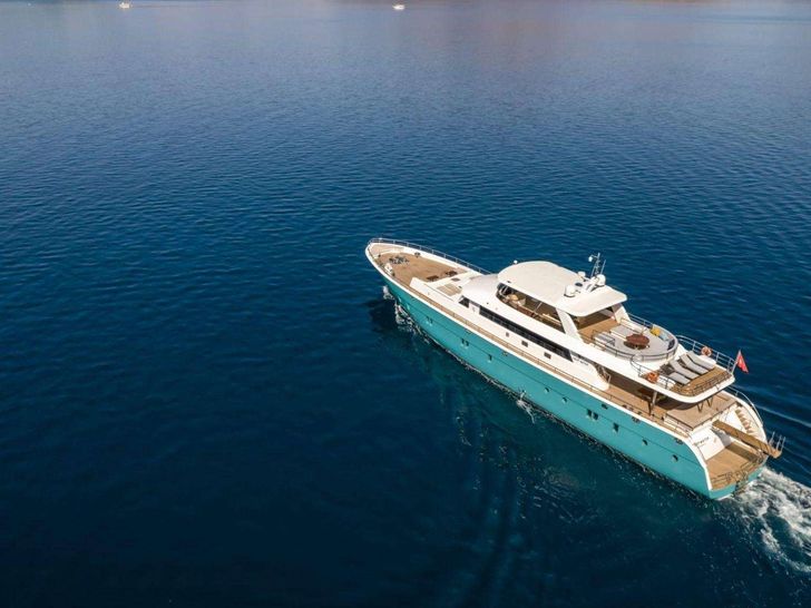 DEEP WATER Custom 39m - aft shot cruising DEEP WATER Custom 39m - aft shot cruising