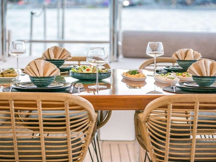 DEEP WATER Custom 39 m indoor dining set up DEEP WATER Custom 39 m indoor dining set up
