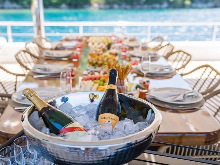 DEEP WATER Custom 39 m alfresco feast DEEP WATER Custom 39 m alfresco feast