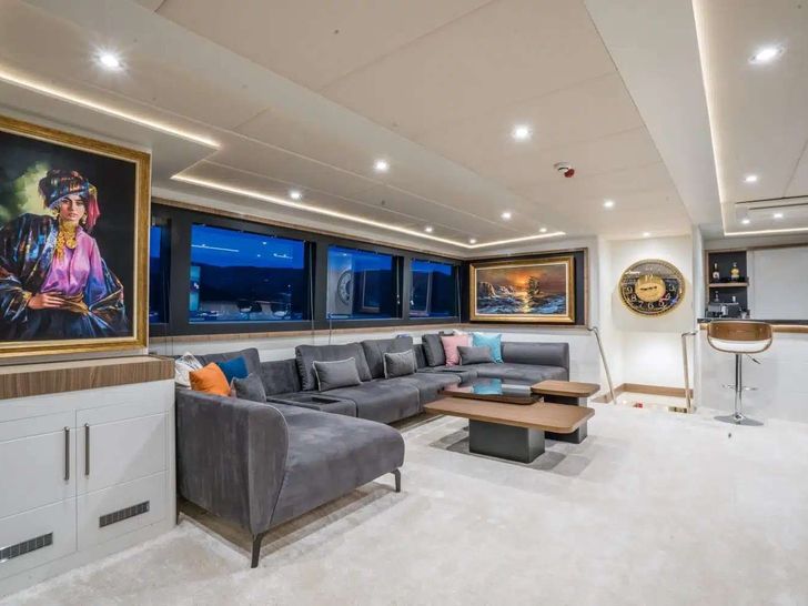 DEEP WATER Custom 39m - saloon lounge DEEP WATER Custom 39m - saloon lounge