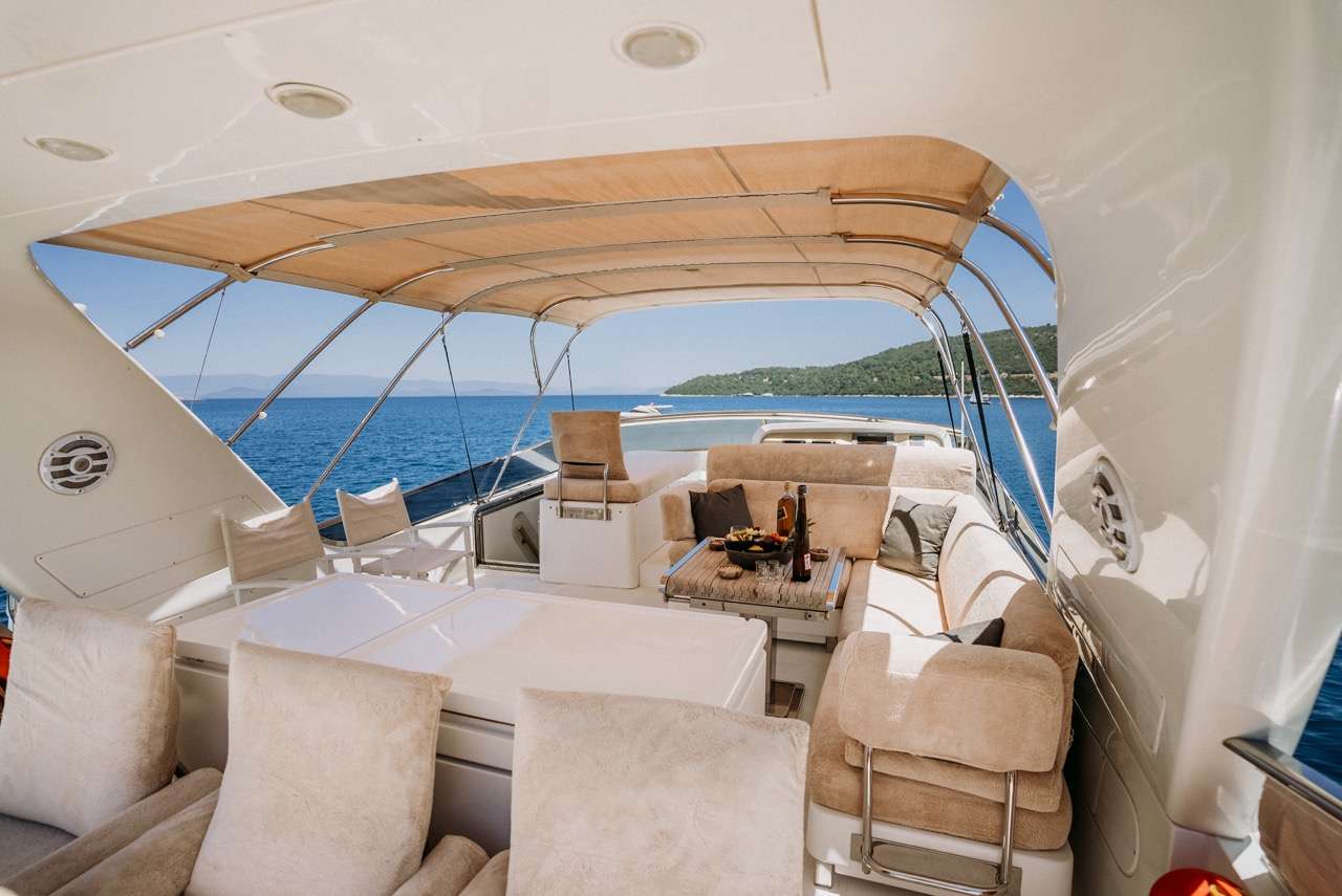 KUUM Sanlorenzo 75 - flybridge