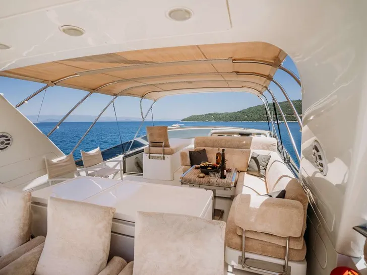 KUUM Sanlorenzo 75 - flybridge KUUM Sanlorenzo 75 - flybridge