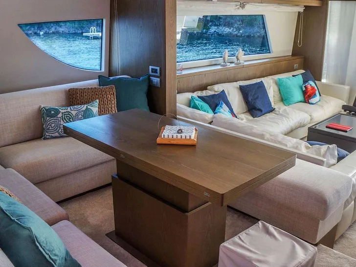 KUUM San Lorenzo 75 saloon KUUM San Lorenzo 75 saloon