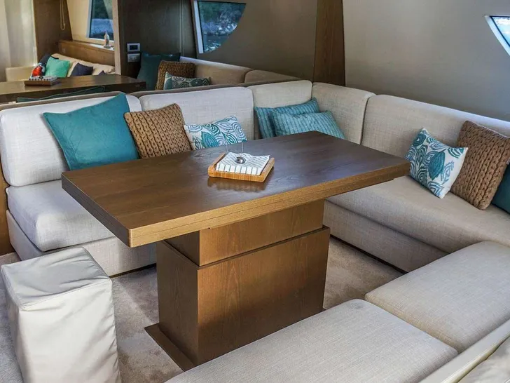 KUUM San Lorenzo 75 saloon dining KUUM San Lorenzo 75 saloon dining