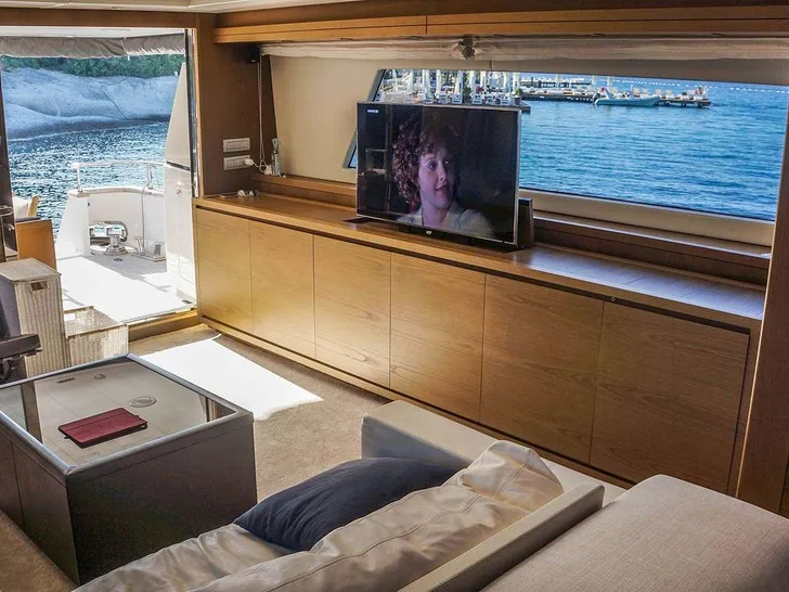 KUUM San Lorenzo 75 saloon with TV KUUM San Lorenzo 75 saloon with TV