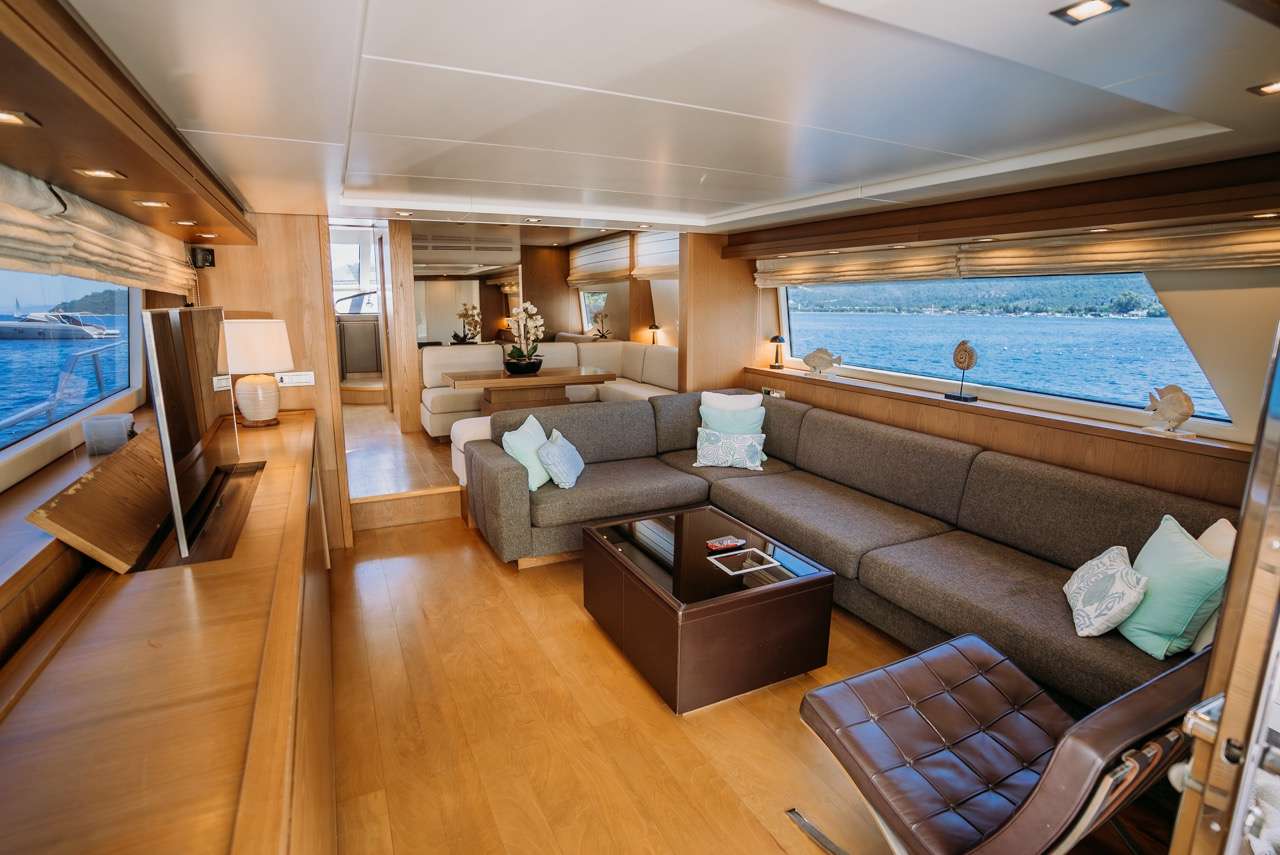 KUUM Sanlorenzo 75 - saloon lounge