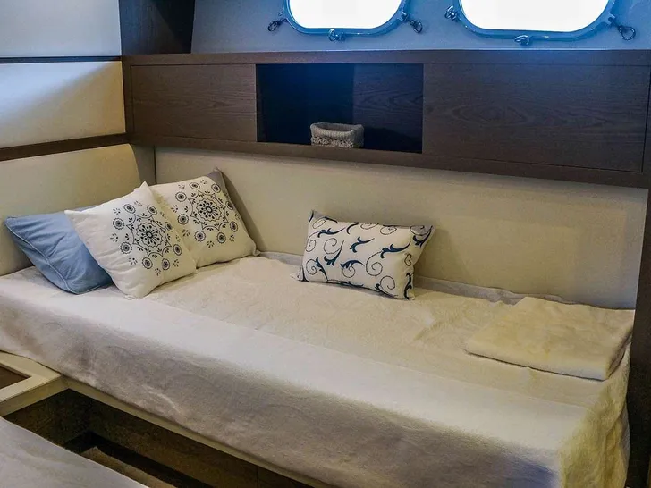 KUUM San Lorenzo 75 twin cabin KUUM San Lorenzo 75 twin cabin