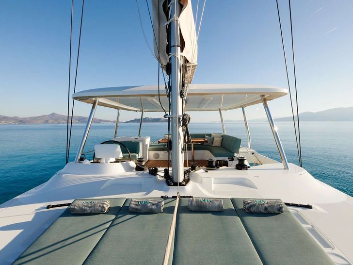 HAPPY Lagoon 55 - flybridge forward HAPPY Lagoon 55 - flybridge forward