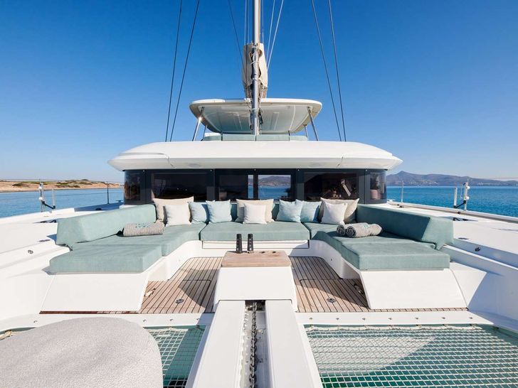 HAPPY Lagoon 55 - foredeck HAPPY Lagoon 55 - foredeck