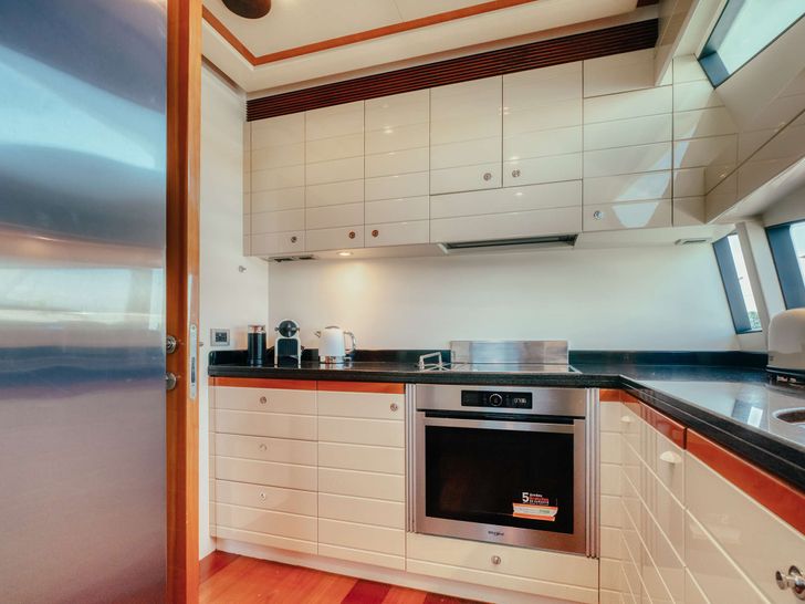 LIDIA Ferretti 830 - galley LIDIA Ferretti 830 - galley