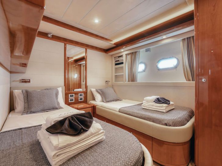 LIDIA Ferretti 830 - twin cabin LIDIA Ferretti 830 - twin cabin