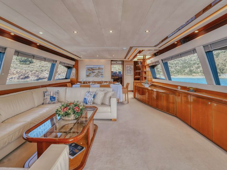 LIDIA Ferretti 830 - saloon LIDIA Ferretti 830 - saloon