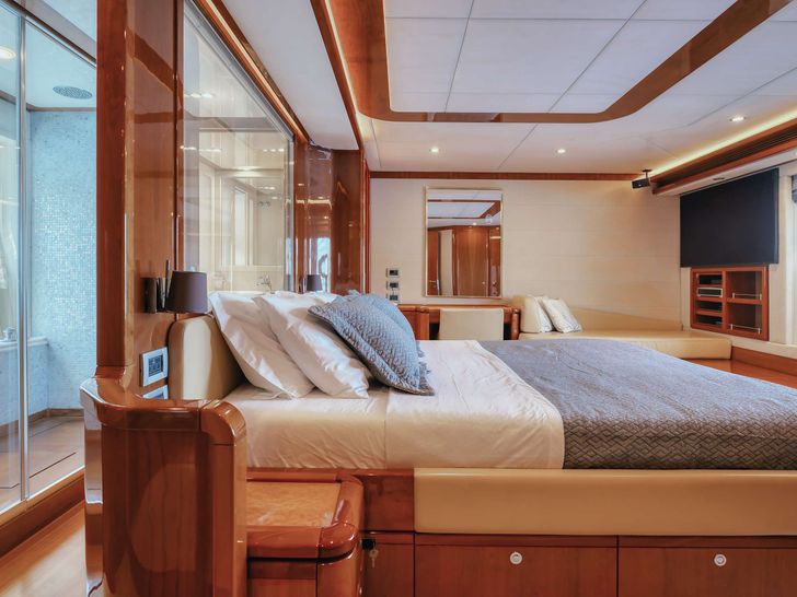 LIDIA Ferretti 830 - master cabin LIDIA Ferretti 830 - master cabin
