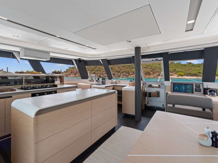 PLUS 10 - Fountaine Pajot Samana 59 - Galley PLUS 10 - Fountaine Pajot Samana 59 - Galley