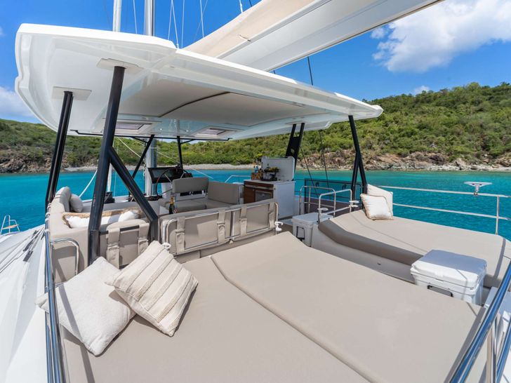 PLUS 10 - Fountaine Pajot Samana 59 - Flybridge Sunpads PLUS 10 - Fountaine Pajot Samana 59 - Flybridge Sunpads