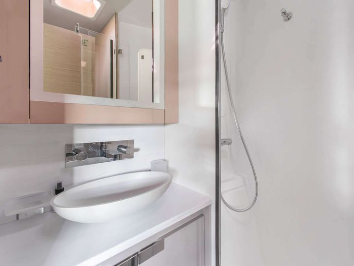 OHANA Fountaine Pajot Samana 59 - VIP cabin bathroom OHANA Fountaine Pajot Samana 59 - VIP cabin bathroom